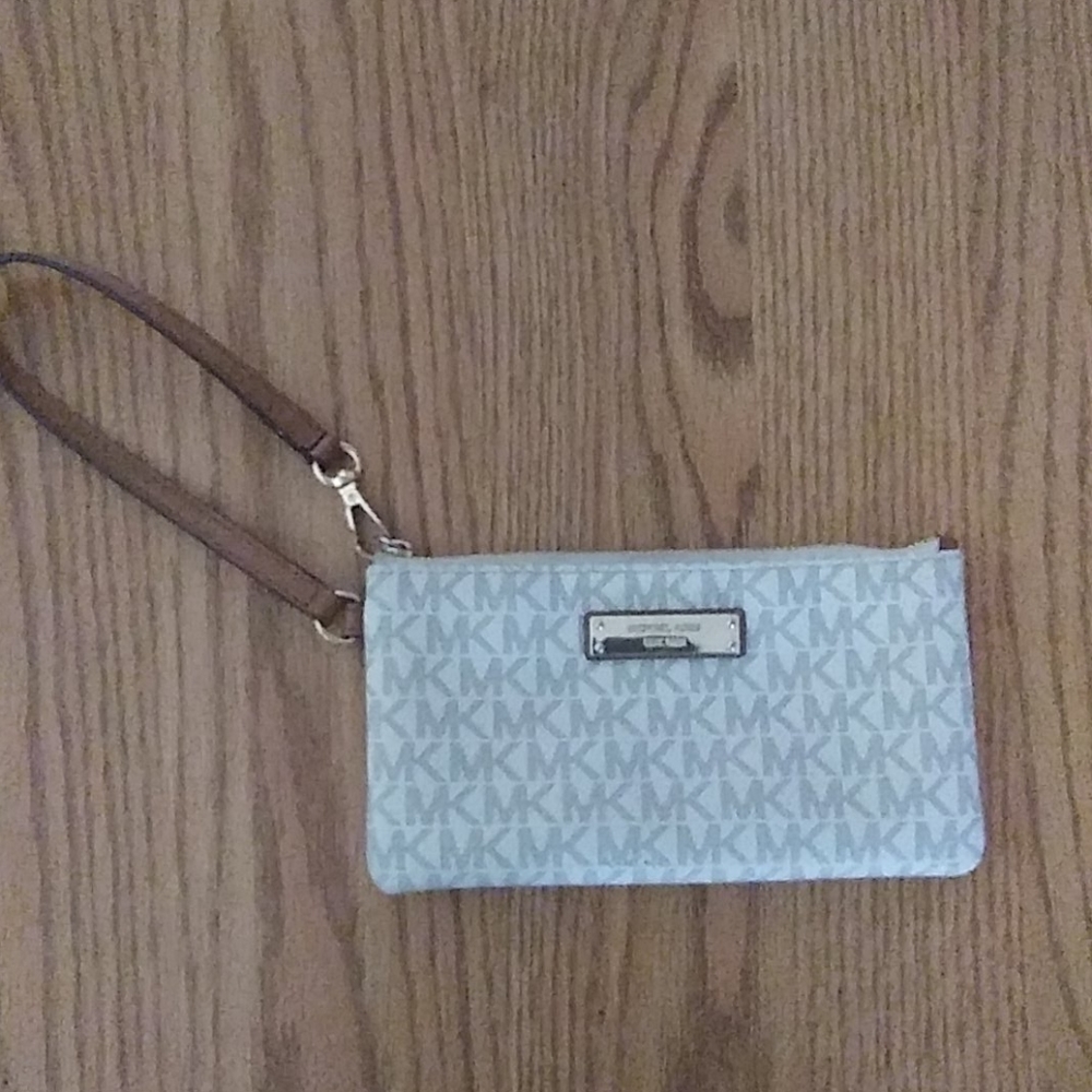 Michael Kors wristlet